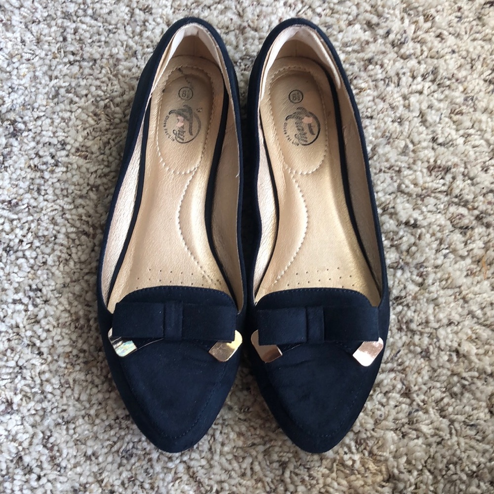 Women’s navy flats